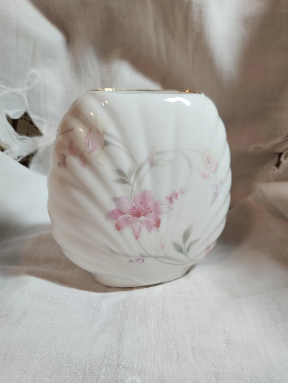 Classic Floral Porcelain Vase in White and Pink